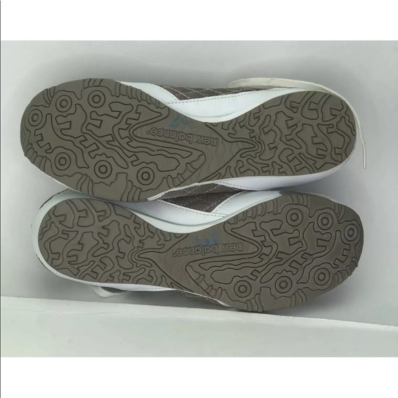 New Balance Womens Sneaker Size 10  Athletic - Picture 7 of 7